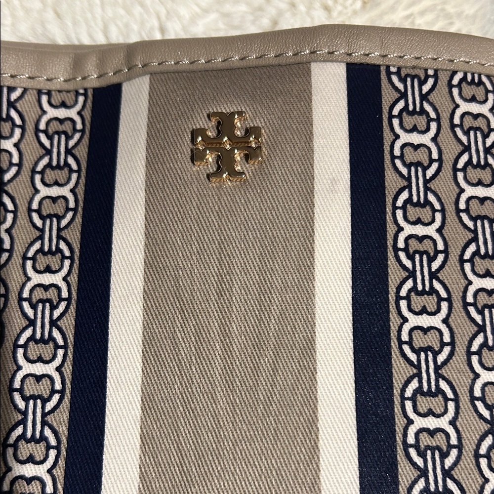 Tory Burch Patterned Beige and Black Tote - Picture 2 of 12